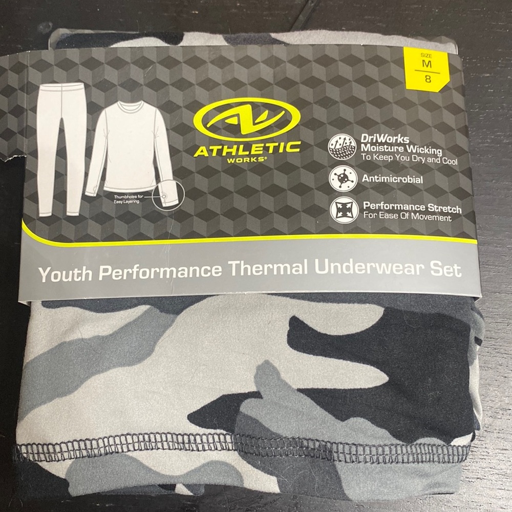 *Nwt*Youth boys Size M Camo thermal underwear set